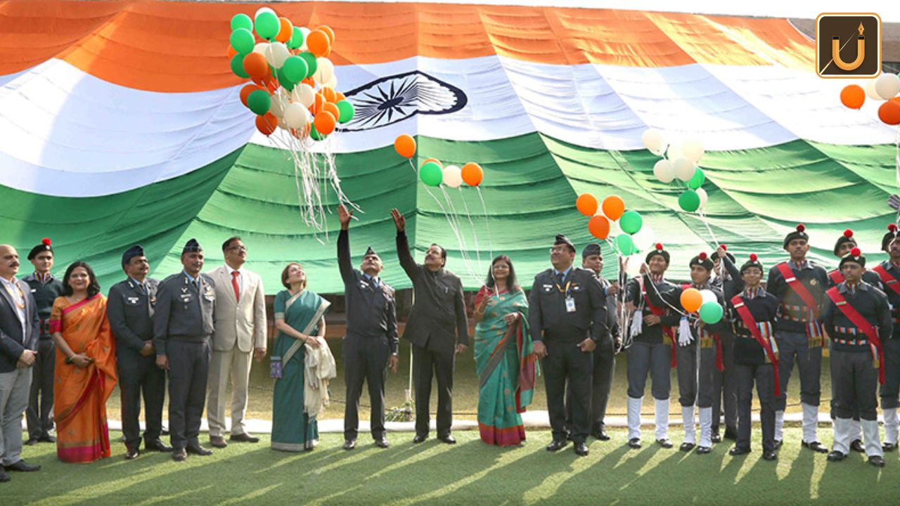 Usthadian Academy / Defense Minister Flags In ‘Mission Antarctica’ By Himalayan Mountaineering Team | 16 dec 2023 Usthadian Academy / Defense Minister Flags In ‘Mission Antarctica’ By Himalayan Mountaineering Team